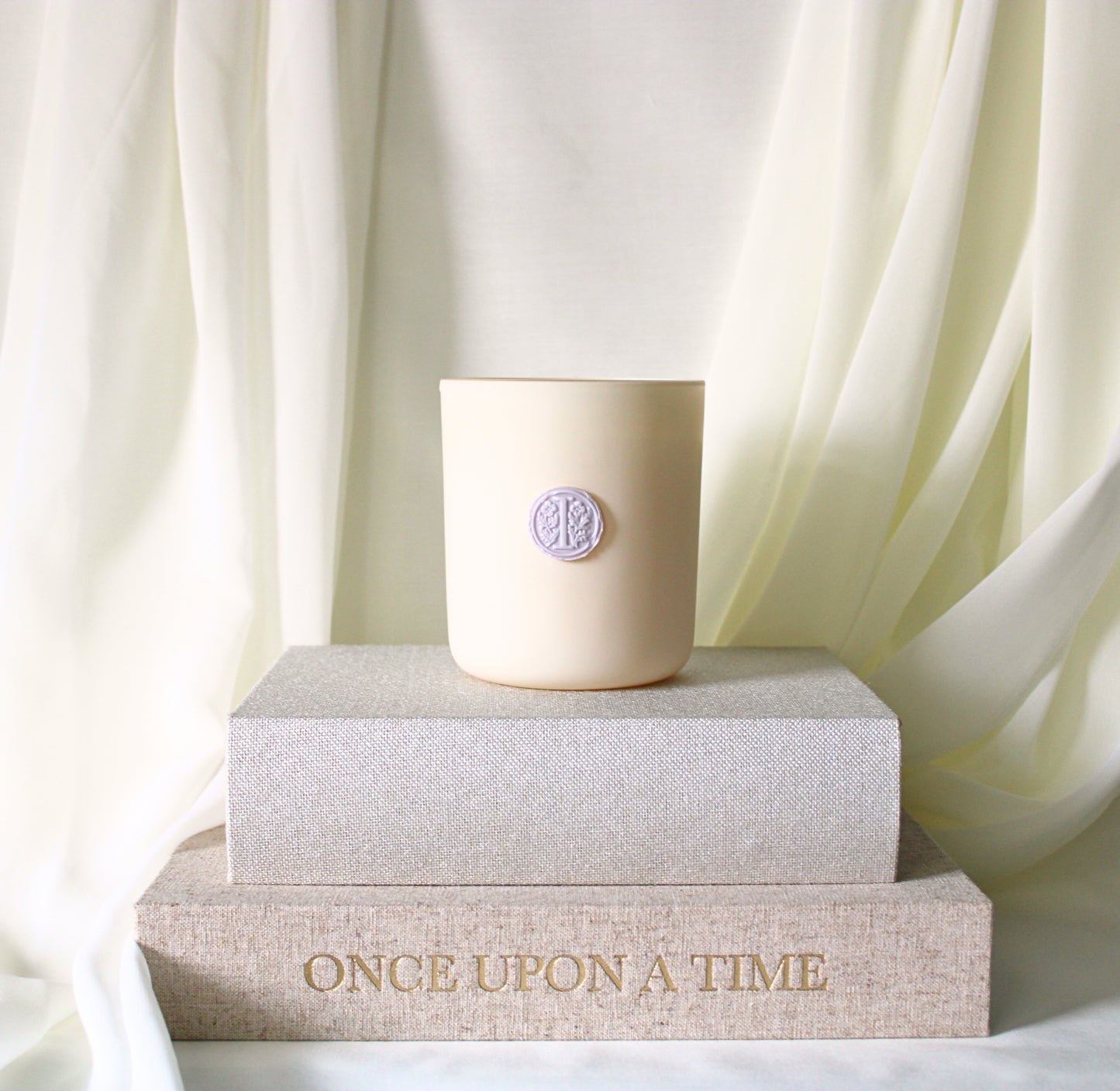 Lavender Dream – 100% Hand-Poured Soy Wax Candle with Crackling Wood Wick