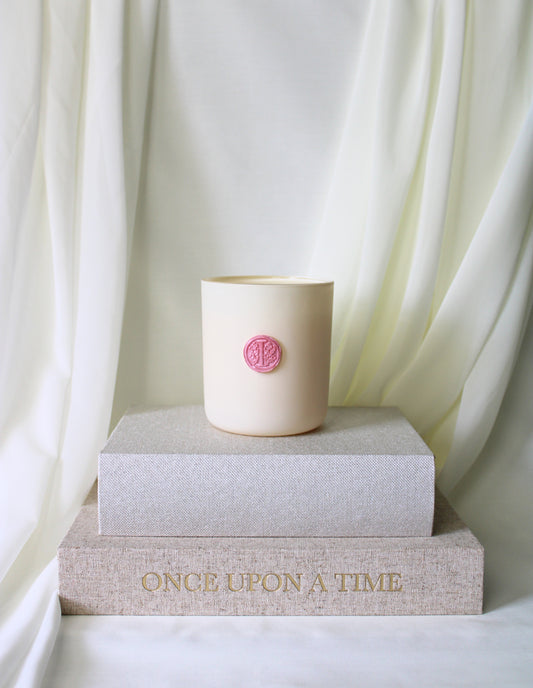 Strawberry Kiss – 100% Hand-Poured Soy Wax Candle with Crackling Wood Wick