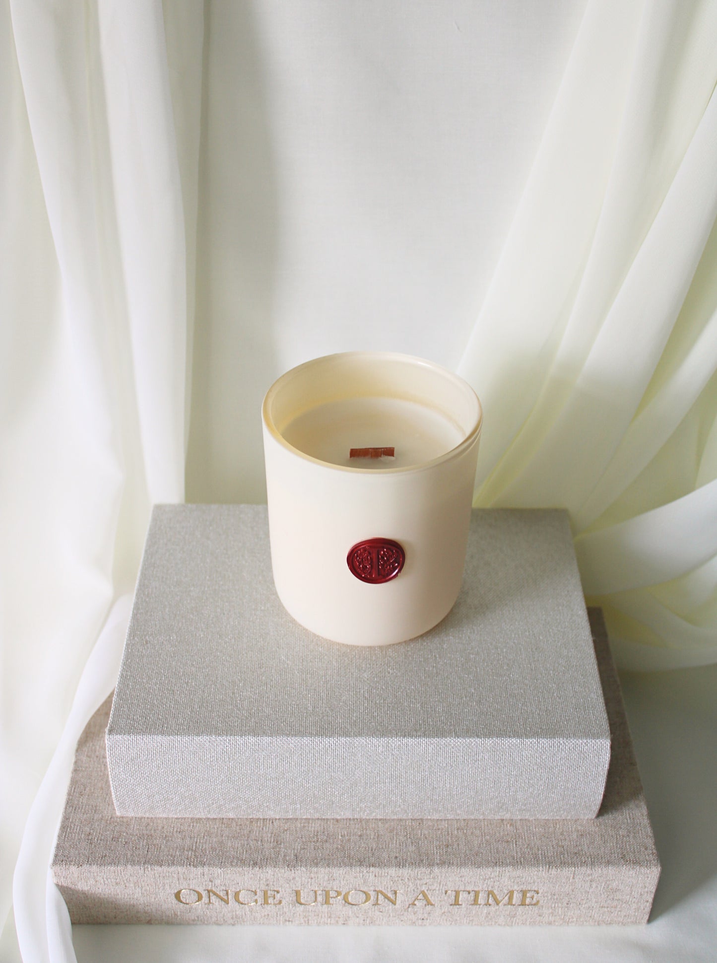 Velvet Rouge – 100% Hand-Poured Soy Wax Candle with Crackling Wood Wick