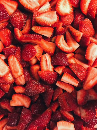 Strawberry Kiss – 100% Hand-Poured Soy Wax Candle with Crackling Wood Wick